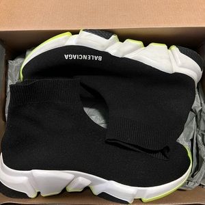 Worn sneakers a couple of times very good condition can be cleaned easily